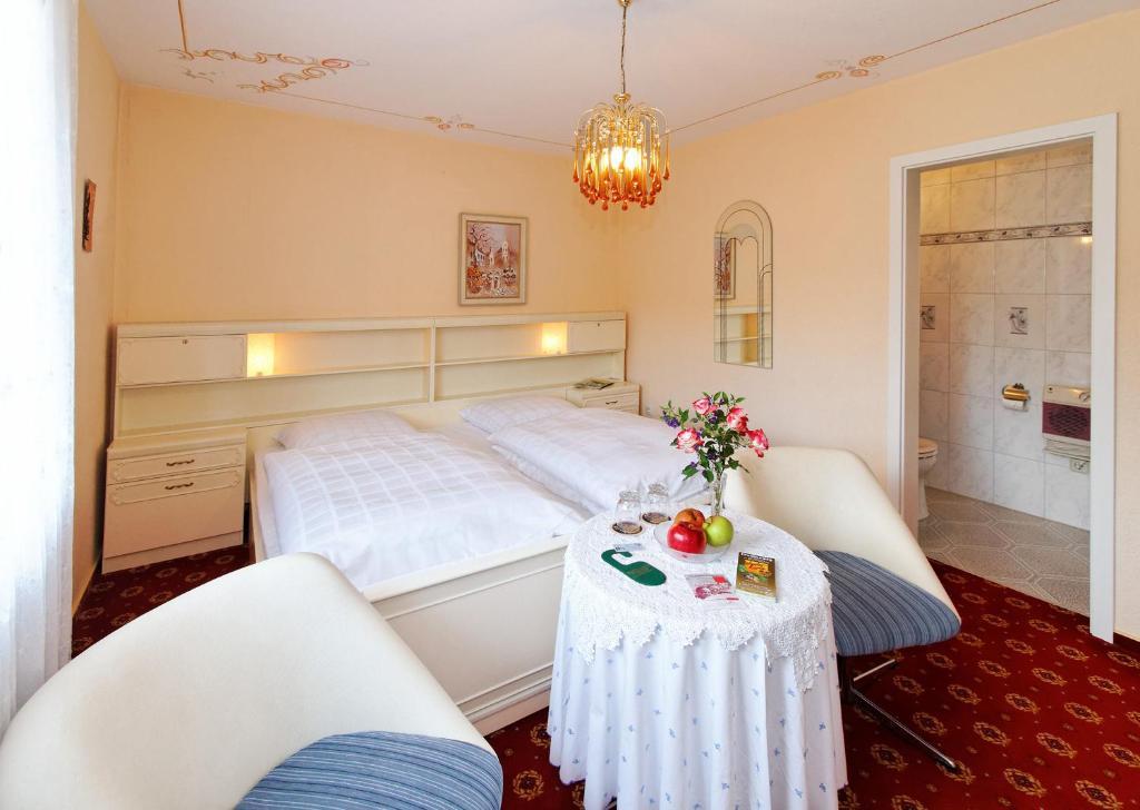 Hotel Garni Regina Goessweinstein Bagian luar foto