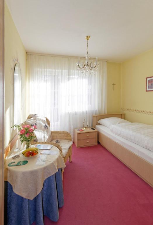 Hotel Garni Regina Goessweinstein Ruang foto