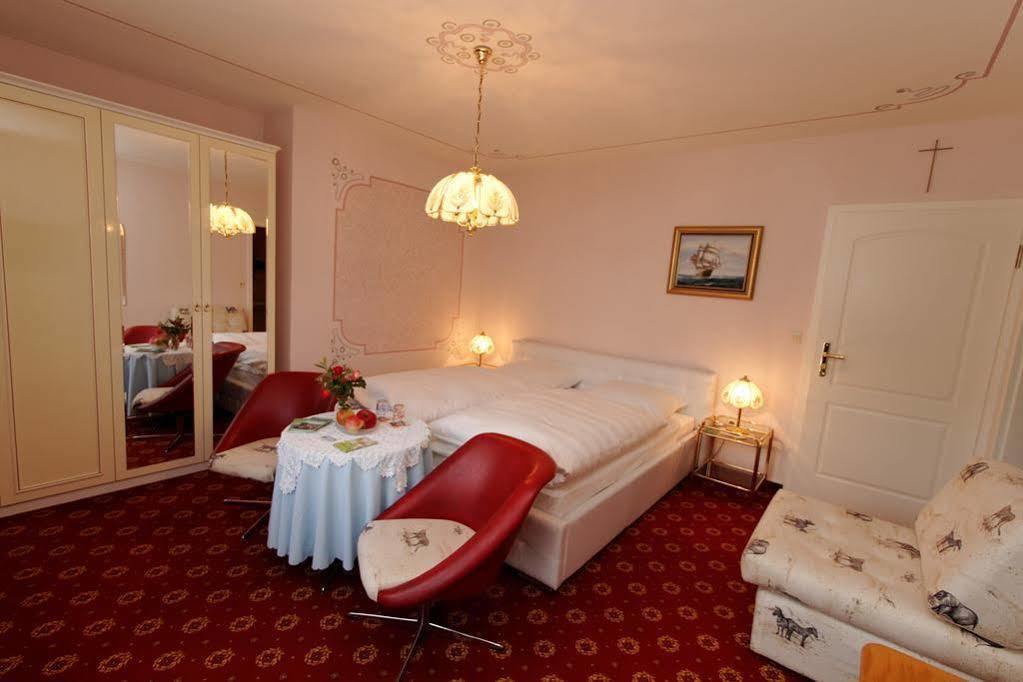 Hotel Garni Regina Goessweinstein Bagian luar foto
