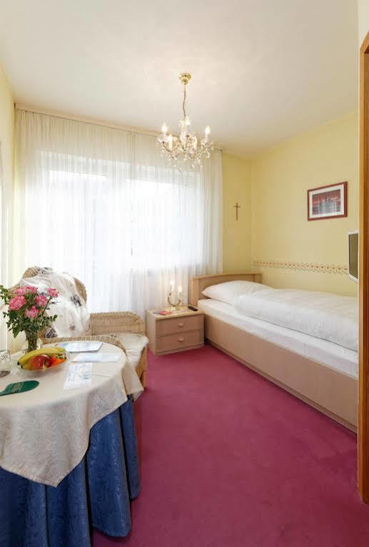 Hotel Garni Regina Goessweinstein Bagian luar foto