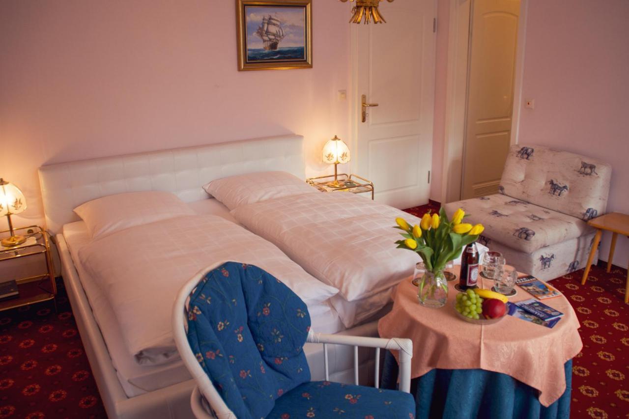 Hotel Garni Regina Goessweinstein Bagian luar foto