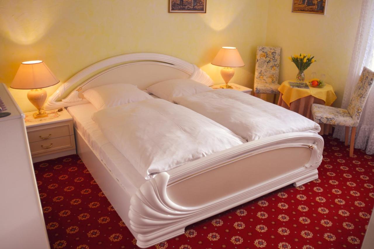 Hotel Garni Regina Goessweinstein Bagian luar foto