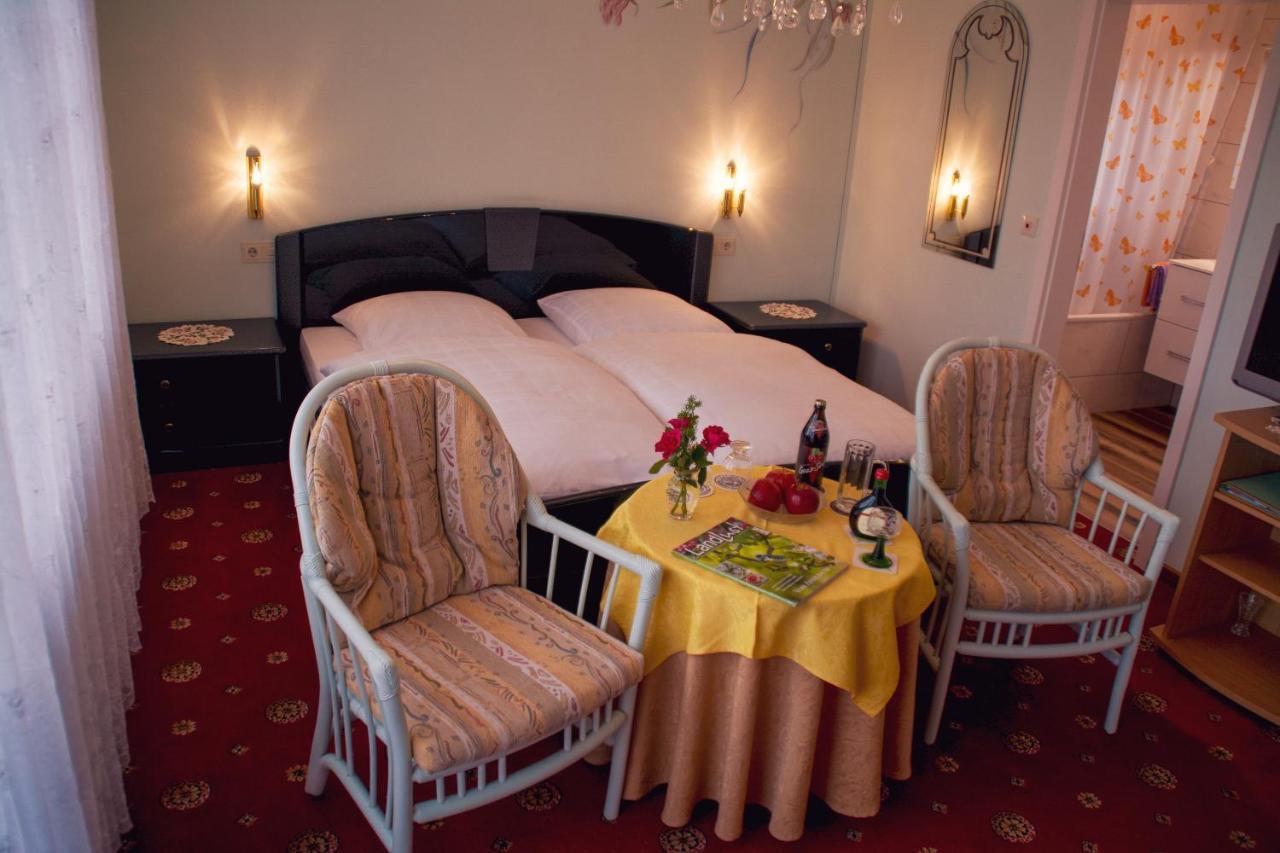 Hotel Garni Regina Goessweinstein Bagian luar foto